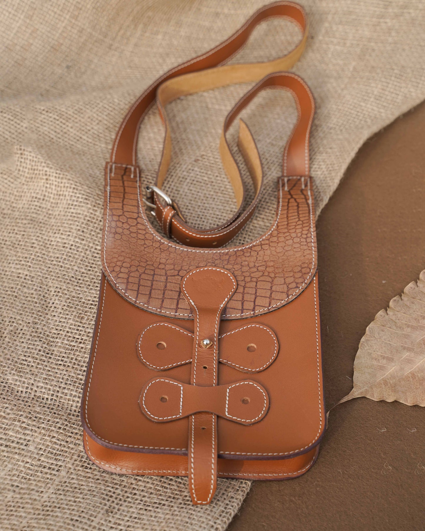 Unisex Tan Leather Side Bag